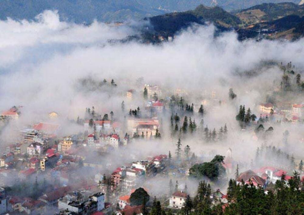 Sapa town early morning fog arrival at 5AM