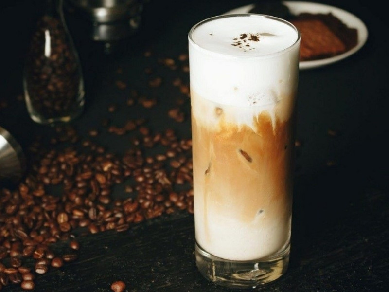 A good cup of Bạc Xỉu should have a distinct three-layered presentation.