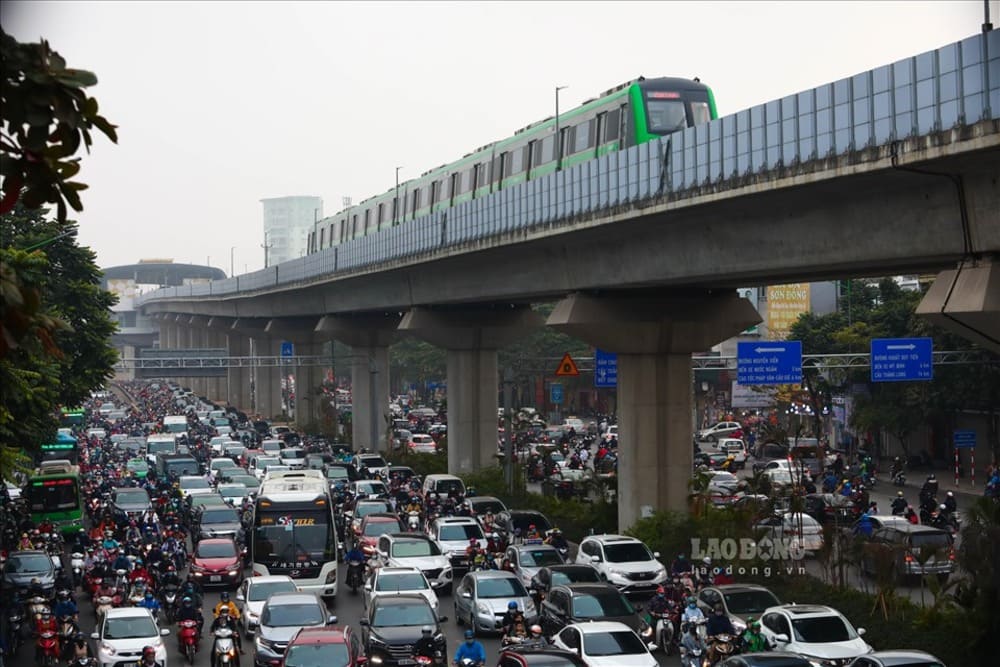 Hanoi rush hour traffic vs metro showing faster travel during peak time