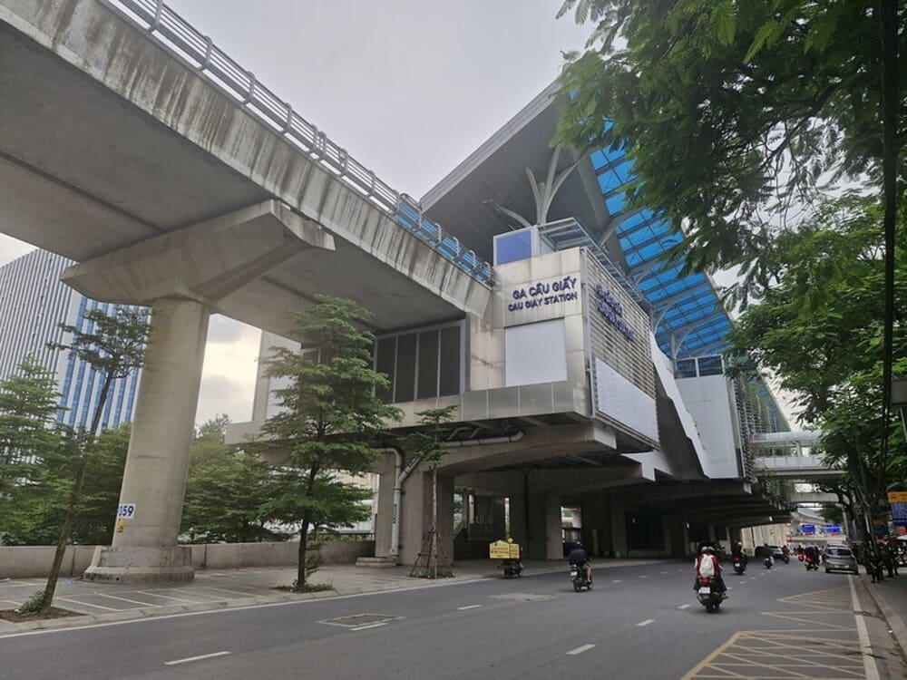 Cau Giay metro station exit to Thu Le Park Hanoi walking route