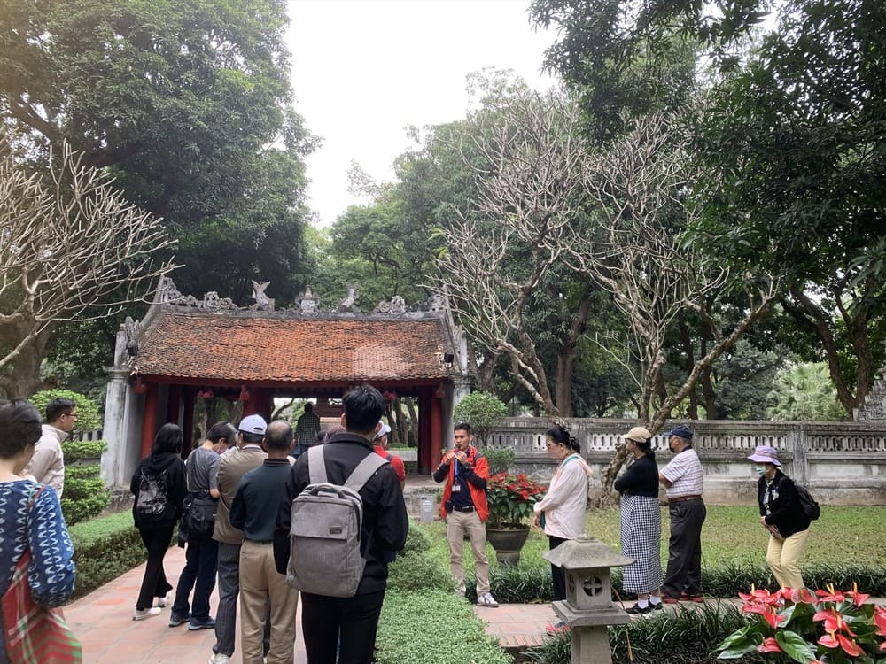 Visitor etiquette at Temple of Literature Hanoi dress and behavior