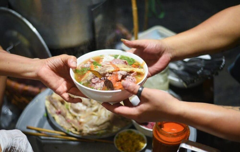 Simple phrases to help you order food in Hanoi.