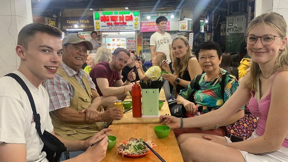 Avoid common mistakes when deciding what to eat in Hanoi.