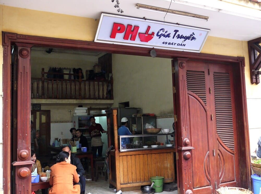 Looking for what to eat in Hanoi? Start with the famous pho at Bat Dan