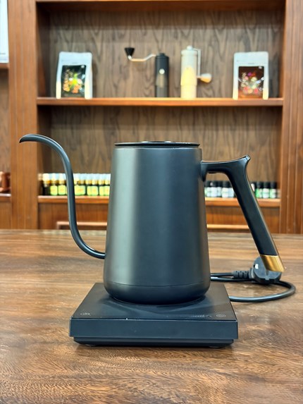 TIMEMORE ELECTRIC POUR OVER KETTLE 600ML BLACK